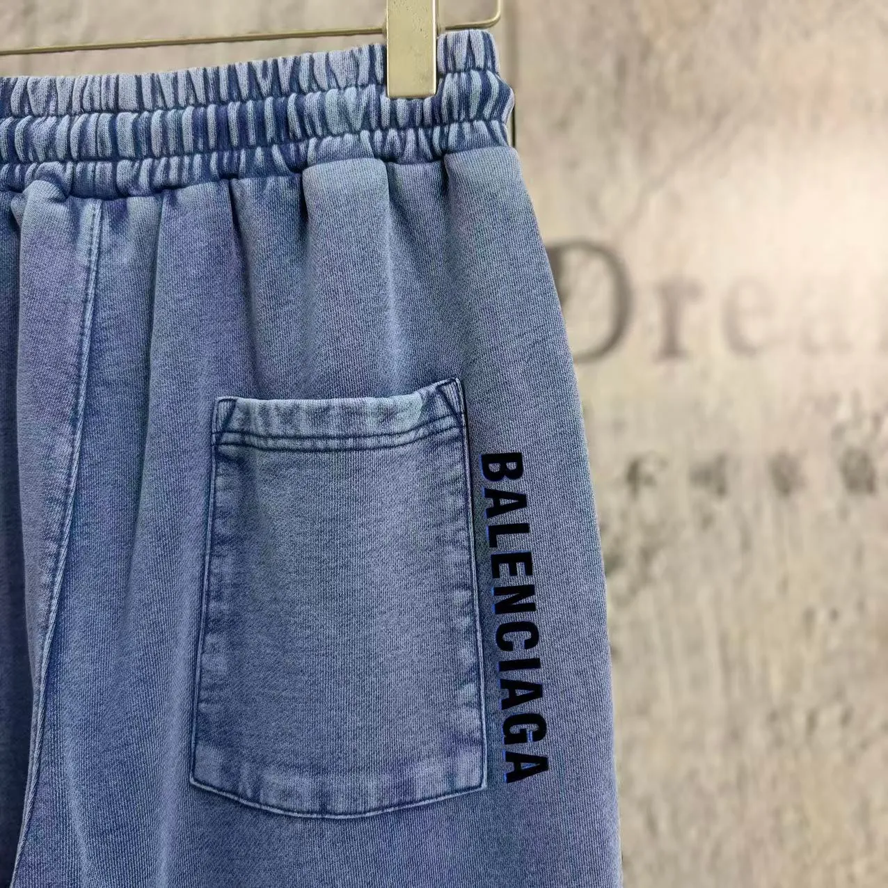 "𝙉𝙚𝙬⚜️Balenciaga" 2026 Autumn and Winter New Arrival sweatpants 360g 100% cotton distressed fried snowflakes, suede laminated print, wide-leg trousers Color: Black Blue green coffee, Sizes: S M L XL XXL Buy now👉 Buy now👉 Buy now👉